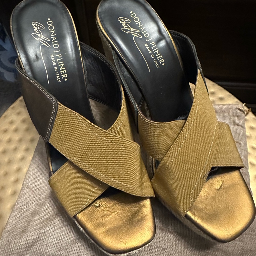 Donald Pliners Women's Leather and Elastic Criss Cross Wedge Slide - Bronze 9